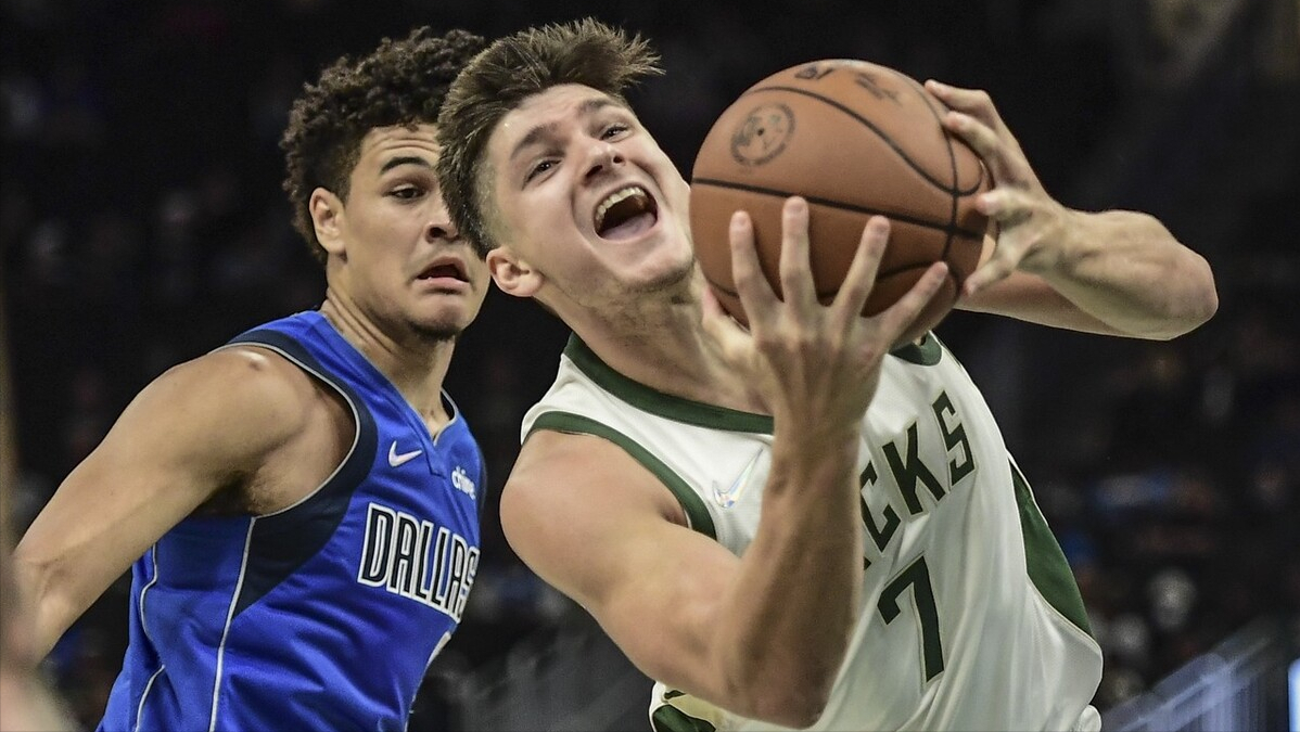 南宫体育-关于莱万多夫斯基爆冷击败曼联，问鼎冠军引爆全场！的信息